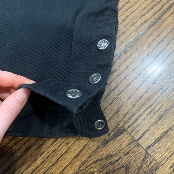 Like new Oakley Women’s Black Shorts Size 0 - Picture 4 of 7